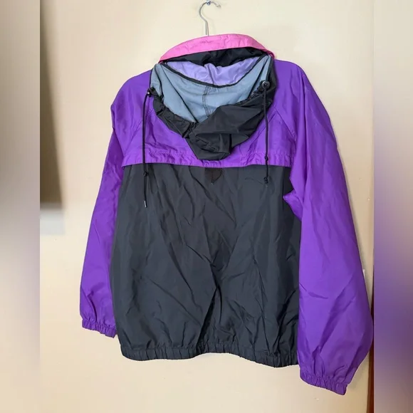 Columbia Vintage Women's Colorblock Windbreaker Jacket in Purple and Black - Picture 6 of 8